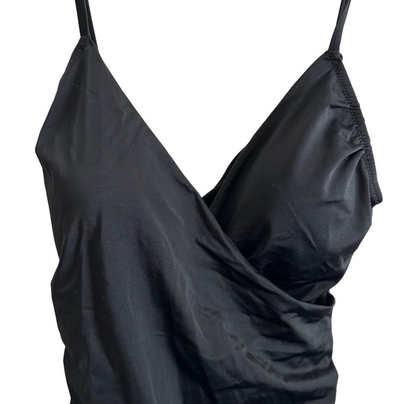 H&M black slimming swimsuit - Picture 2 of 7